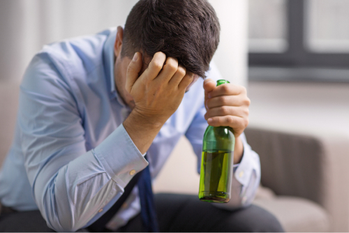 Мужчина с алкоголизмом